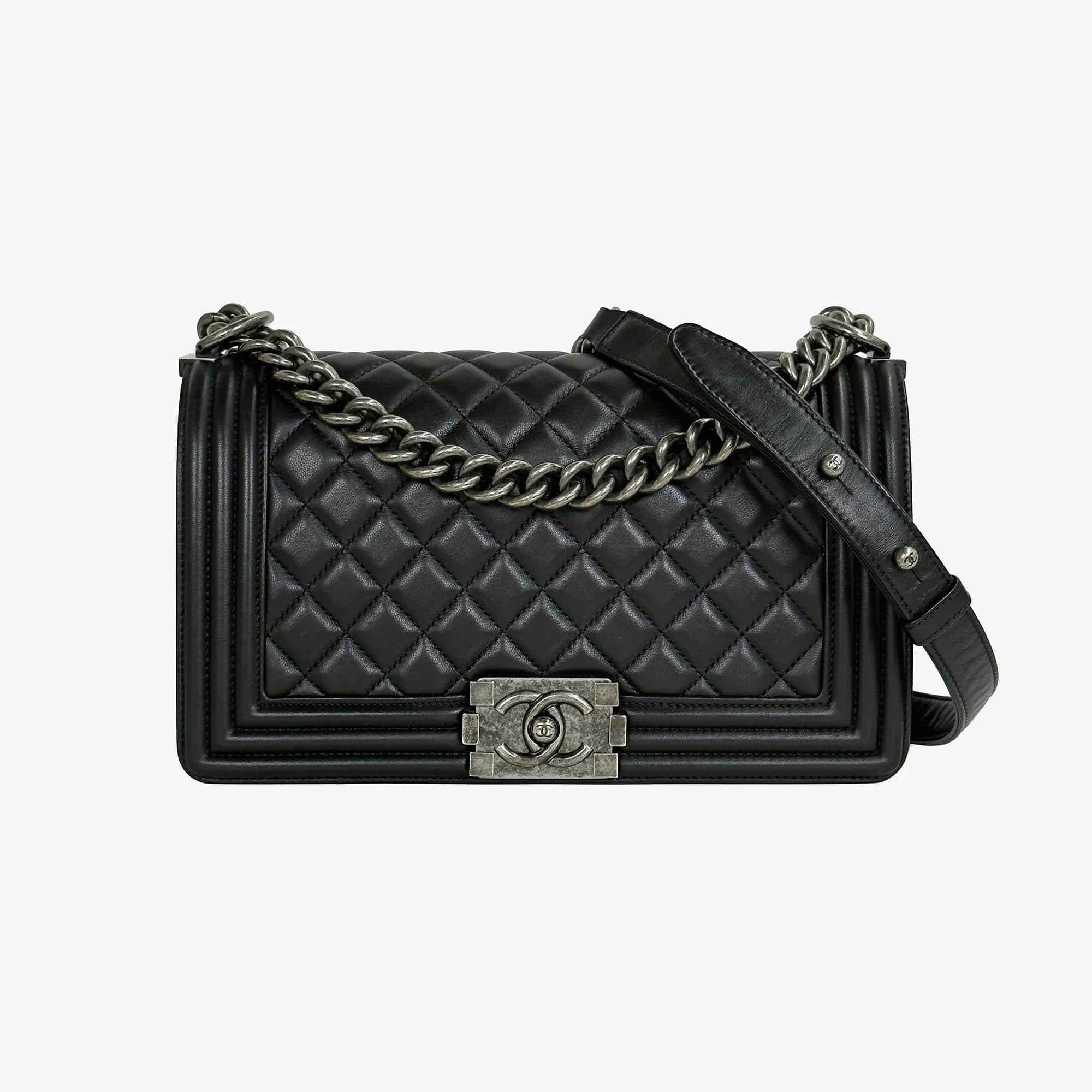 CHANEL 샤넬 보이백 미듐 블랙 은장