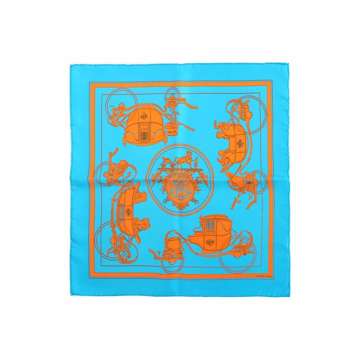 HERMÈS 에르메스 궁전의 문 앞에서 숄 까레 자이언트 140 라이트 블루 오렌지