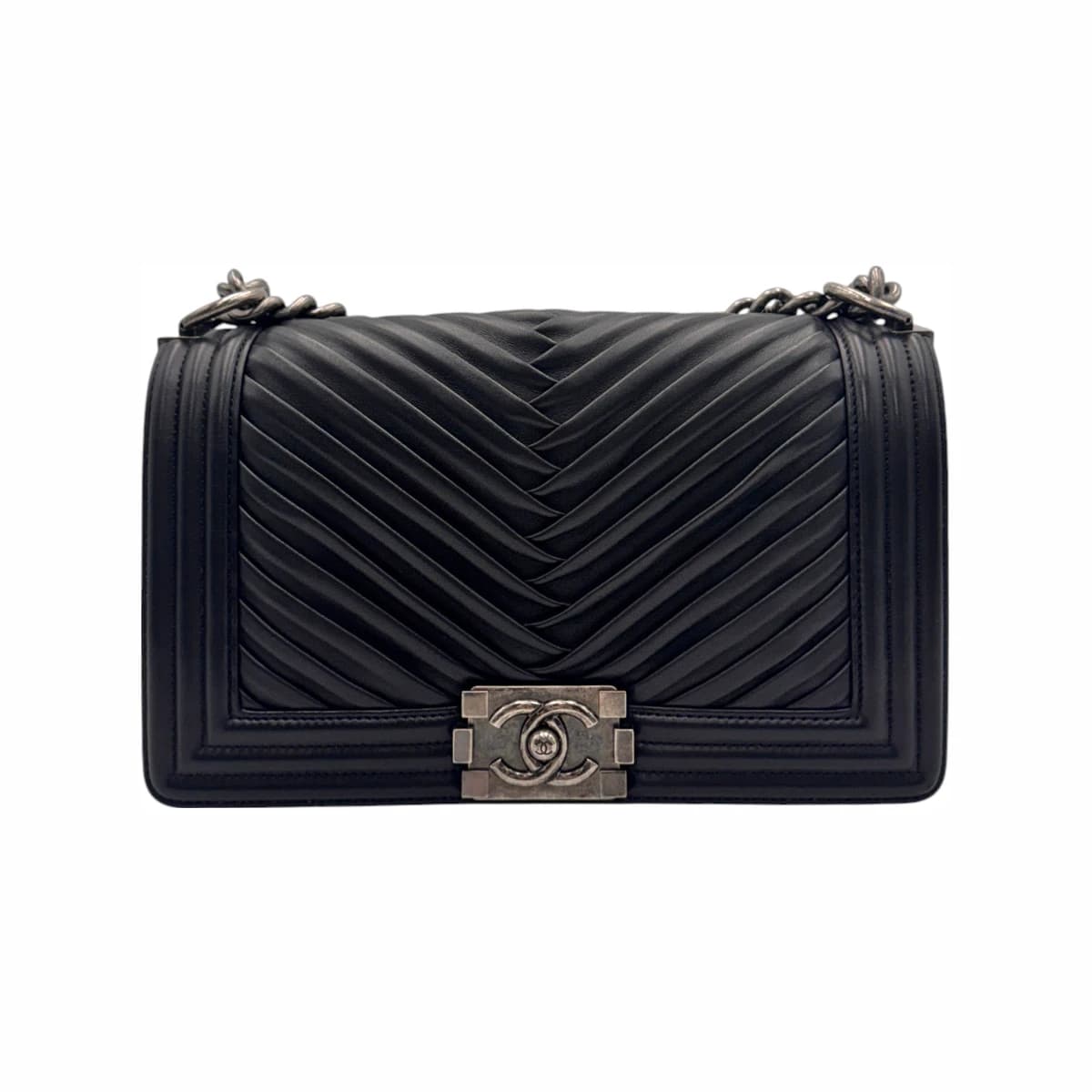 CHANEL 샤넬 블랙 레더 쉐브론 보이샤넬 미디엄 체인 숄더백(24번대) 가죽